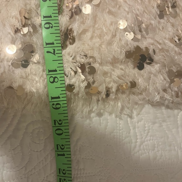 Amelia’s Boutique Cream Sequin & Feather Short Sleeve Crew Neck Top, size M - Picture 11 of 11